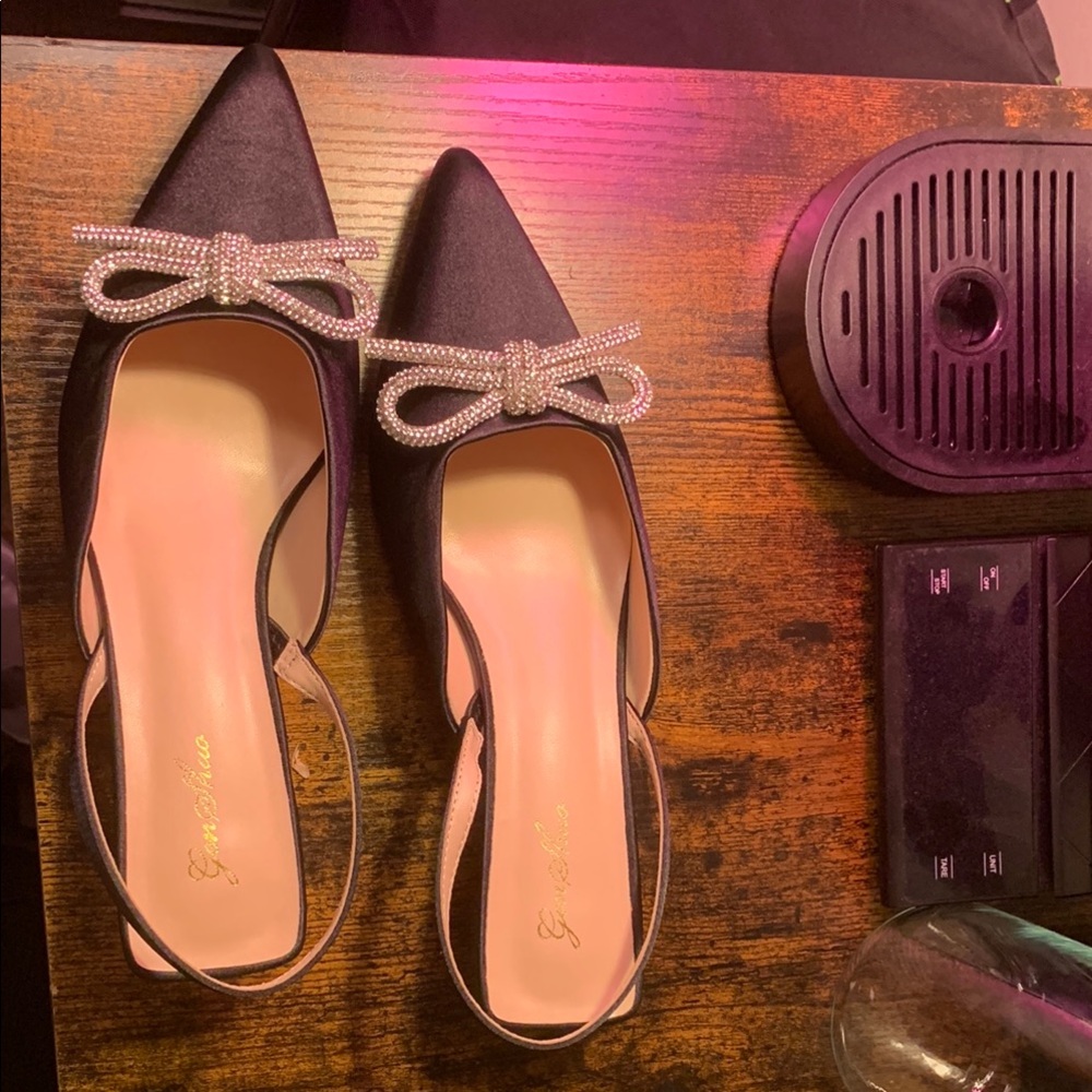 Genshuo Black Heels Sleek Design